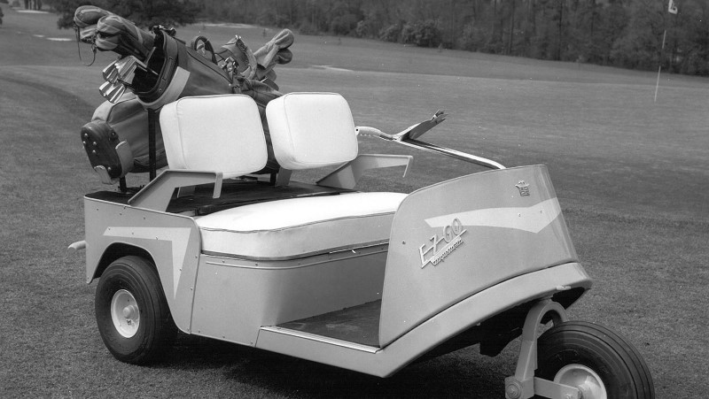 1960 - Công ty EZ-Go ra mắt xe Golf điện thương mại đầu tiên