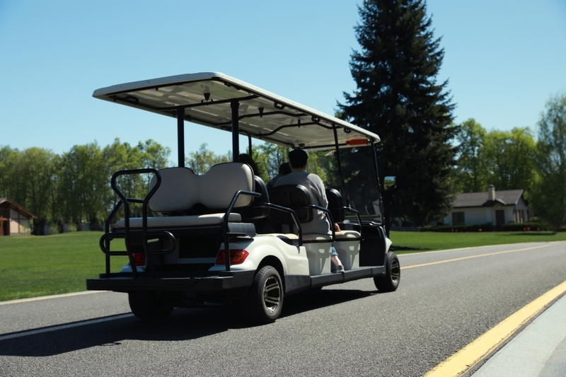 Lái xe golf ra đường (lưu thông) được không